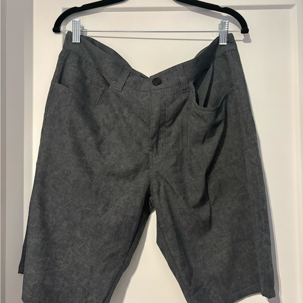 Travis Mathew Charcoal Gray Men’s Shorts Size 34